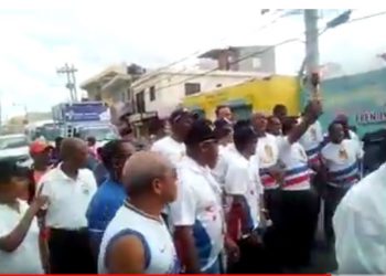 Autoridades Alcarrizos izan antorcha juego nacionales