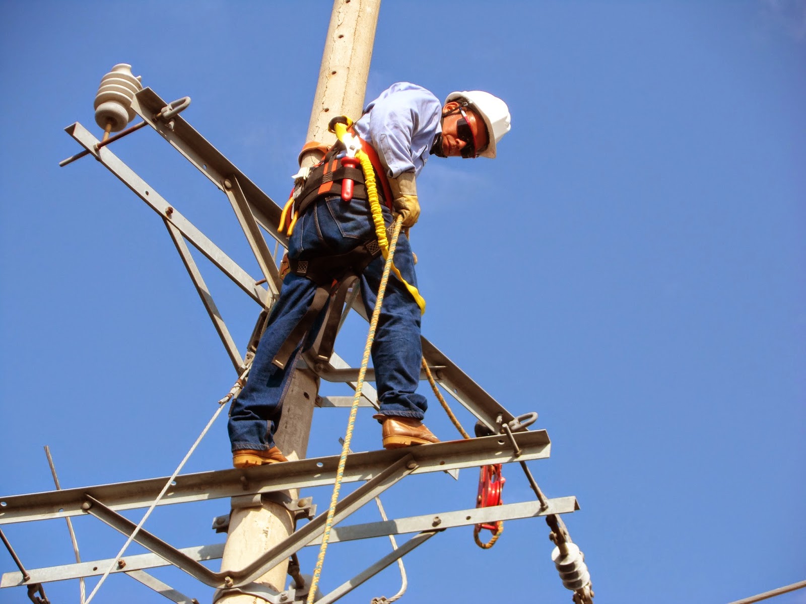Préstamo 400 millones dólares otorgados por el BID al país serán invertidos en sostenibilidad sector energético
