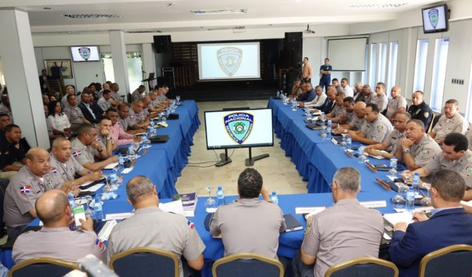 Policía Nacional reúne  altos mandos para definir acciones de fin de año
