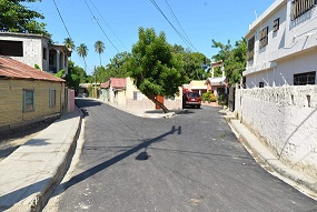 Obras Publicas asfalta calles en diferentes comunidades de  Bahoruco