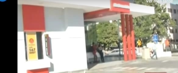 Un muerto y dos heridos en parqueo de establecimiento de comida rápida