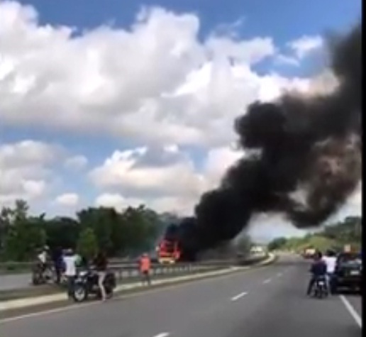 Autobús de Caribe Tours se incendia