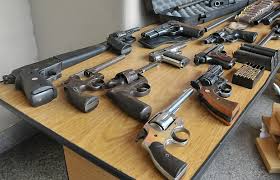 Chofer del Inacif  al mismo tiempo traficaba con armas y drogas