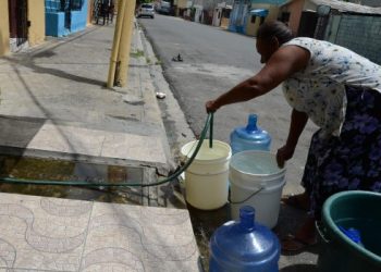 Por falta de agua potable residentes sector Enrriquillo de Herrera amenazan con lanzarse a las calles