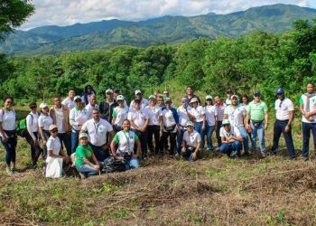 ETED y Medio Ambiente realizan jornada de forestación en Villa Altagracia
