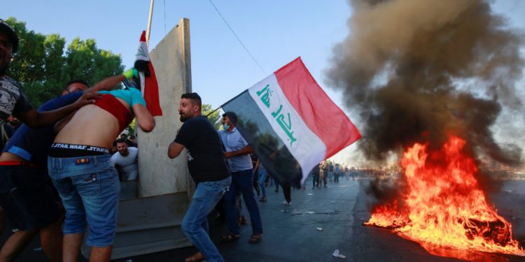 Al menos cien muertos y a 5,500 heridos en 6 días de protestas en Irak