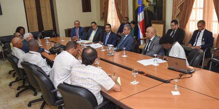 Comisión presidencial se reúne con campesinos de El Seibo y acuerdan hoja de ruta