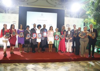 Margarita Cedeño premia voluntarios que contribuyen con el desarrollo sostenible de RD