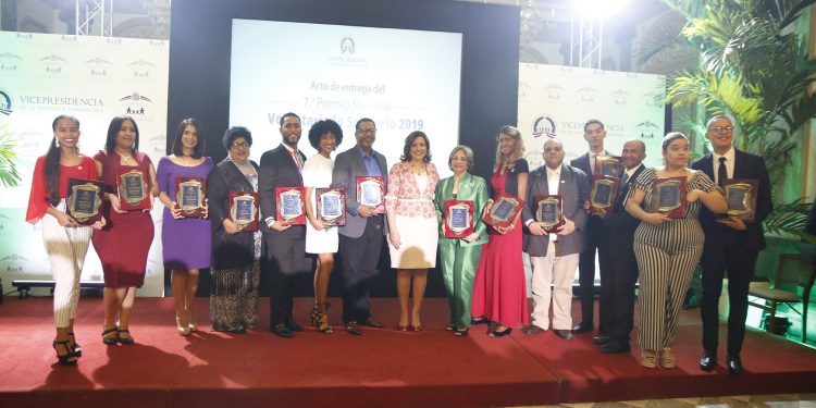 Margarita Cedeño premia voluntarios que contribuyen con el desarrollo sostenible de RD
