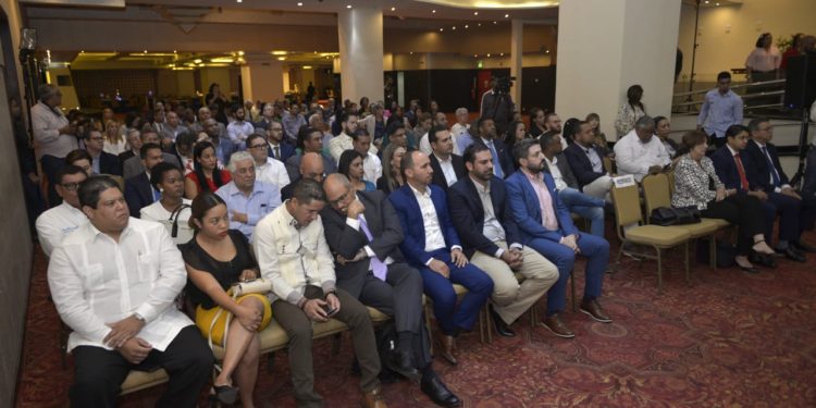 Medio Ambiente reconoce varias empresas, instituciones Públicas y ONG con  “Premio Nacional a la Producción Más Limpia”