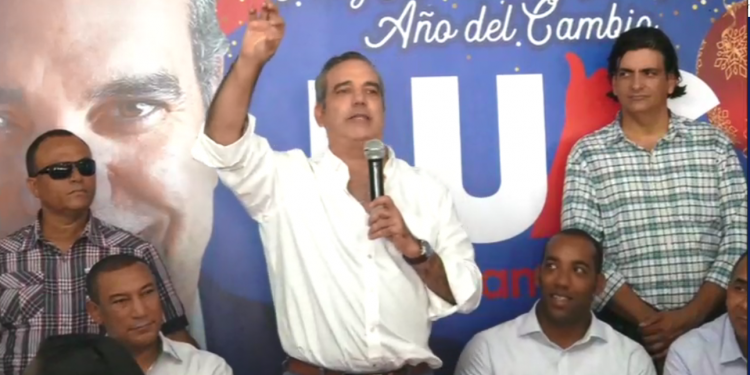 Abinader afirma cierra el año casi en 50% y sus competidores luchan por el segundo lugar