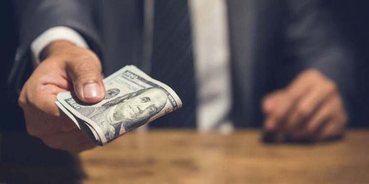 Por motivo a Navidad  hombre paga deudas de 36 familias por servicios sociales