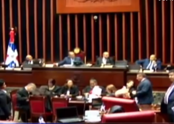 Convoca a legisladores de forma extraordinaria a conocer leyes en trámite