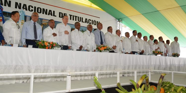 Gobierno entrega 482 títulos definitivos de parcelas y solares en Vicente Noble