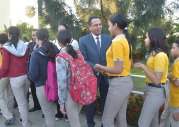 Ministro Educación encabeza reinicio  año escolar en Santiago