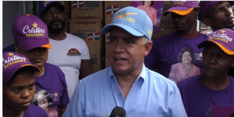 VIDEO. José Veras, Coord. PASD reparte canastas navideñas en SDE