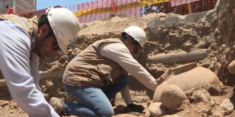 Descubren cementerio de 1.800 años de antigüedad bajo calle de Lima