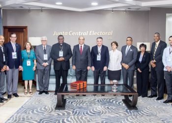 Pleno JCE recibe Comisión de Acompañamiento designada en diálogo  nacional del CES