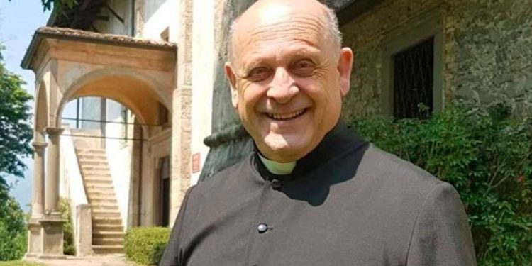 Sacerdote italiano muere luego de ceder respirador para salvar joven del coronavirus