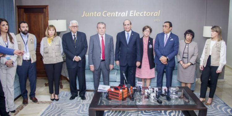 Pleno JCE se reúne con Misión  Observadores Electorales OEA tratan municipales del domingo