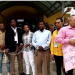 Integrantes de Movimiento se encadenan frente a JCE exigiendo presupuesto para elecciones
