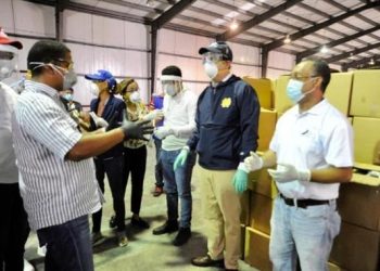 Candidato a senador por Elías Piña Recibe de Abinader Canasta con productos de Primera Necesidad