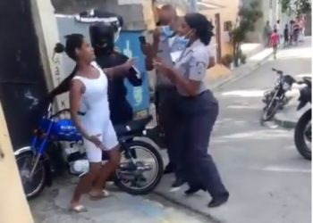 VIDEO. Lío entre policía y ciudadana en Toque de Queda