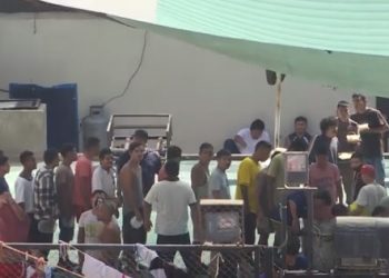 Perú enfrenta protestas y motines carcelarios que dejan muertos ante nuevo coronavirus