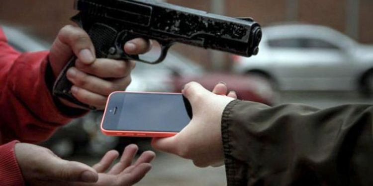 Continúa ola de robo de celulares en Los Alcarrizos
