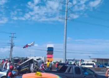 Un muerto en accidente que involucra  varios vehículos frente a Carrefour