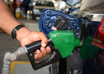 Aumentan precios combustibles
