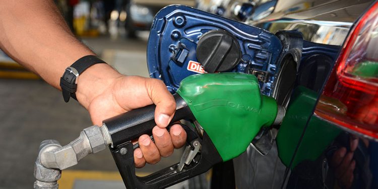 Aumentan precios combustibles