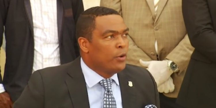 Botello admite contagios covid19, pese a no guardar distanciamiento