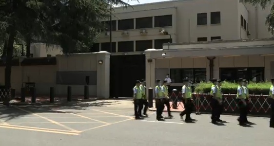 China entra en consulado de EEUU en Chengdu tras salida de estadounidenses