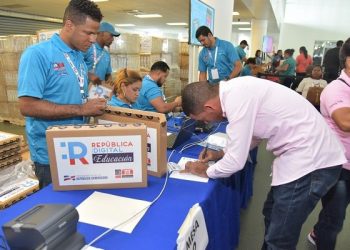 Afirman República Digital han entregado cerca de 70 mil equipos a docentes y estudiantes