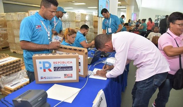 Afirman República Digital  han entregado cerca de 70 mil equipos a docentes y estudiantes