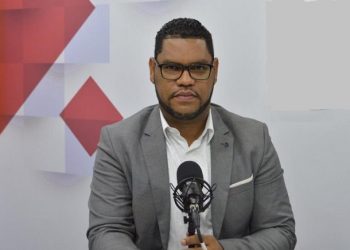 Otro menos para el PLD. Dirigente político le renuncia  y crea su propio movimiento