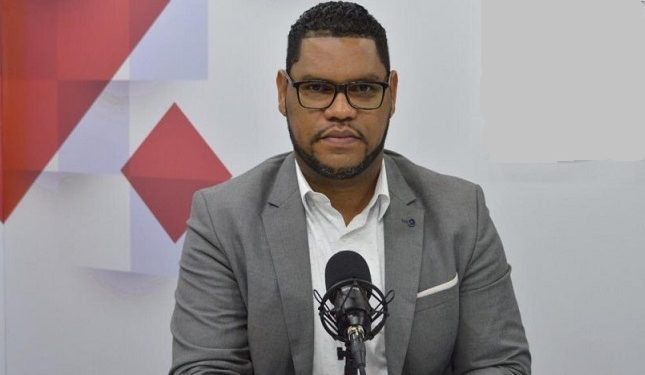 Otro menos para el PLD. Dirigente político le renuncia  y crea su propio movimiento