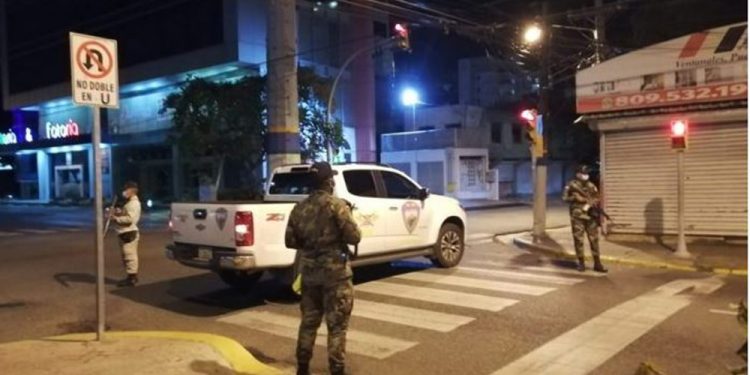 Viajeros tendrán que presentar prueba PCR  negativa para entrar al país; Van más de 6,000  apresados en lo que va de nuevo estado emergencia
