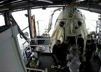 Astronautas de EEUU retornan exitosamente a la Tierra en cápsula de SpaceX
