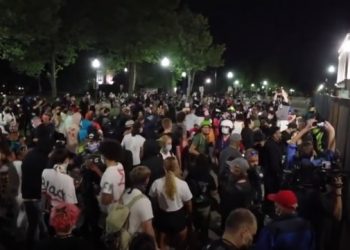 Trump envía Guardia Nacional a Kenosha, donde fue arrestado un joven por muertes en protestas
