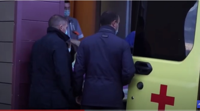 Opositor ruso Alexéi Navalni es trasladado hacia Alemania