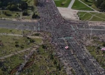 Decenas de miles de manifestantes en Bielorrusia en medio de un enorme despliegue policial