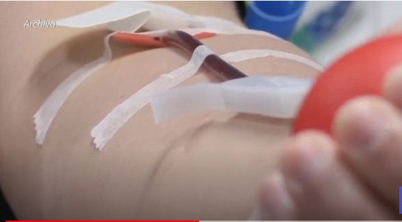 Trump anuncia autorización de tratamiento con plasma para covid-19