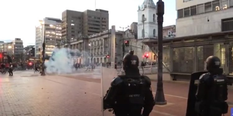 Nueva jornada de protestas y disturbios contra violencia policial en Colombia