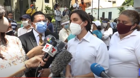 Tras el indulto de Maduro, un diputado opositor abandona la embajada chilena en Caracas
