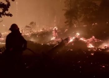 Cientos de evacuados en California por incendios azuzados por fuertes vientos