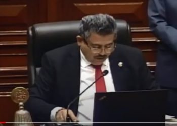 El presidente de Perú enfrentará un juicio de destitución por “incapacidad moral”