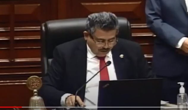 El presidente de Perú enfrentará un juicio de destitución por “incapacidad moral”