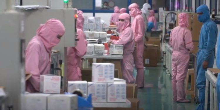 Más de 60 países ricos se unen a mecanismo de acceso mundial a vacuna contra covid-19